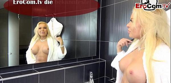  Deutsche schlanke brünette milf fickt hart